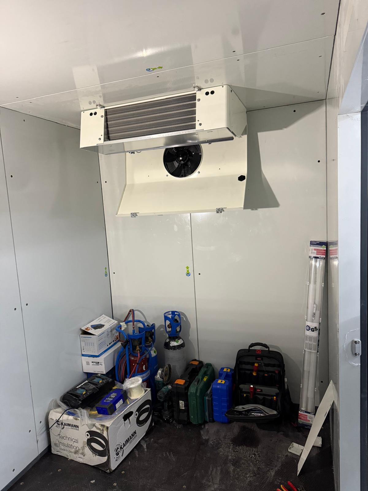Installation chambre froide professionnelle à Bruxelles — technicien Refresh Group certifié F-Gas