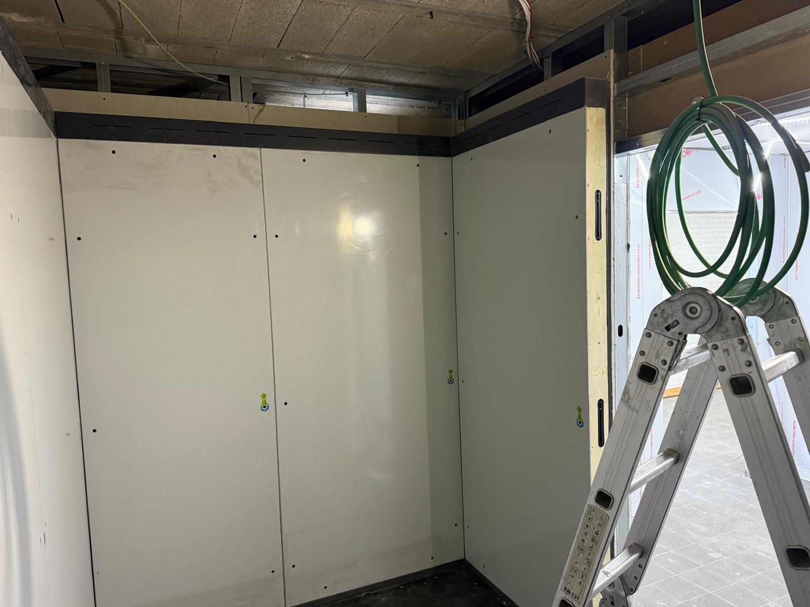 Installation chambre froide modulaire Bruxelles — pose panneaux PIR par Refresh Group